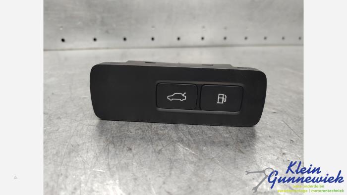 Używane Przelacznik Volvo V90 Cena € 20,00 Procedura marży oferowane przez Klein Gunnewiek Autodemontage & Motorentechniek