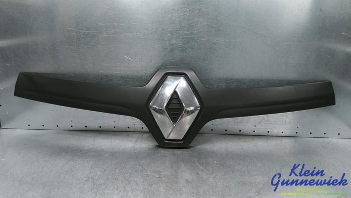 Używane Grill Renault Trafic Cena € 45,00 Procedura marży oferowane przez Klein Gunnewiek Autodemontage & Motorentechniek