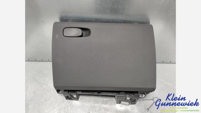 Begagnade Handskfack Volvo V90 Pris € 75,00 Marginaltabell erbjuds av Klein Gunnewiek Autodemontage & Motorentechniek