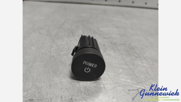 Usagé Commande start/stop Renault Megane Prix € 30,00 Règlement à la marge proposé par Klein Gunnewiek Autodemontage & Motorentechniek