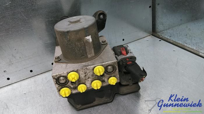 Begagnade ABS-pump Volkswagen Passat Pris € 42,00 Marginaltabell erbjuds av Klein Gunnewiek Autodemontage & Motorentechniek