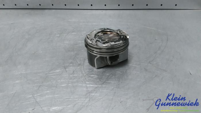 Used Piston BMW 4-Serie Price € 64,00 Margin scheme offered by Klein Gunnewiek Autodemontage & Motorentechniek