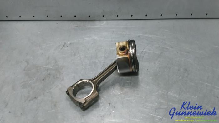 Usagé Bielle Renault Arkana Prix € 95,00 Règlement à la marge proposé par Klein Gunnewiek Autodemontage & Motorentechniek