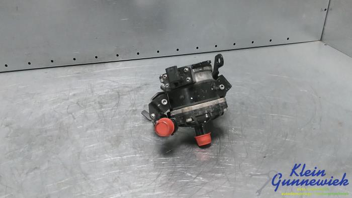 Używane Pompa wodna Renault Megane Cena € 195,00 Procedura marży oferowane przez Klein Gunnewiek Autodemontage & Motorentechniek