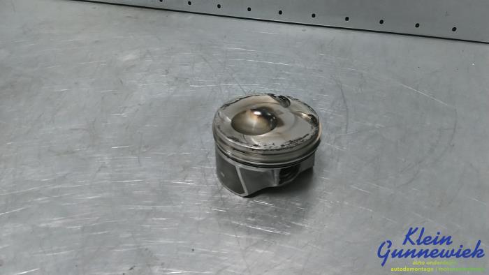 Usados Pistón Ford Focus Precio € 85,00 Norma de margen ofrecido por Klein Gunnewiek Autodemontage & Motorentechniek