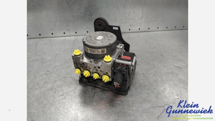 Used ABS pump Volkswagen Passat Price € 56,00 Margin scheme offered by Klein Gunnewiek Autodemontage & Motorentechniek