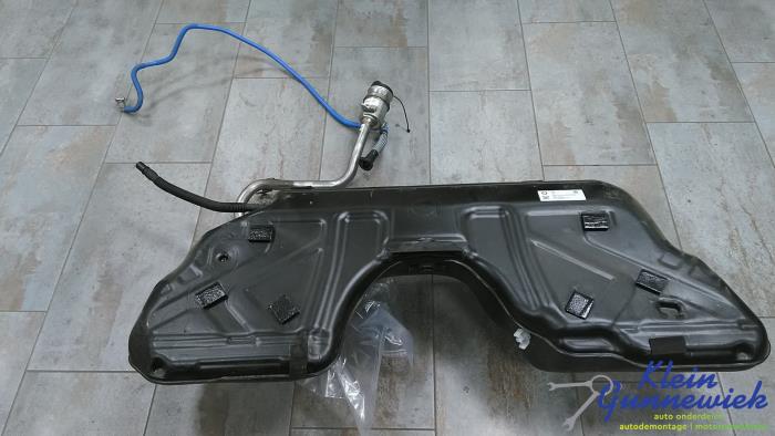 Begagnade Tank BMW Z4 Pris € 225,00 Marginaltabell erbjuds av Klein Gunnewiek Autodemontage & Motorentechniek
