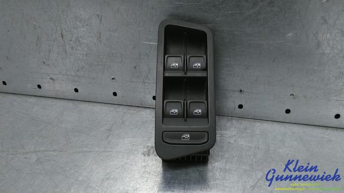 Usados Interruptor combinado de ventanillas Volkswagen E-Golf Precio € 25,00 Norma de margen ofrecido por Klein Gunnewiek Autodemontage & Motorentechniek