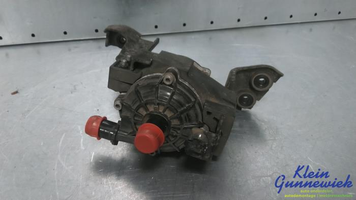 Używane Pompa wodna Renault Megane Cena € 125,00 Procedura marży oferowane przez Klein Gunnewiek Autodemontage & Motorentechniek