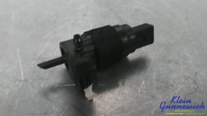 Używane Pompa spryskiwacza przód Audi A5 Cena € 15,00 Procedura marży oferowane przez Klein Gunnewiek Autodemontage & Motorentechniek