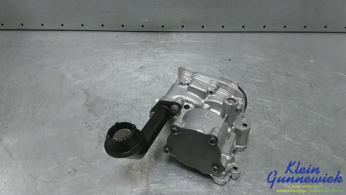 Używane Pompa oleju Volkswagen Tiguan Cena € 125,00 Procedura marży oferowane przez Klein Gunnewiek Autodemontage & Motorentechniek