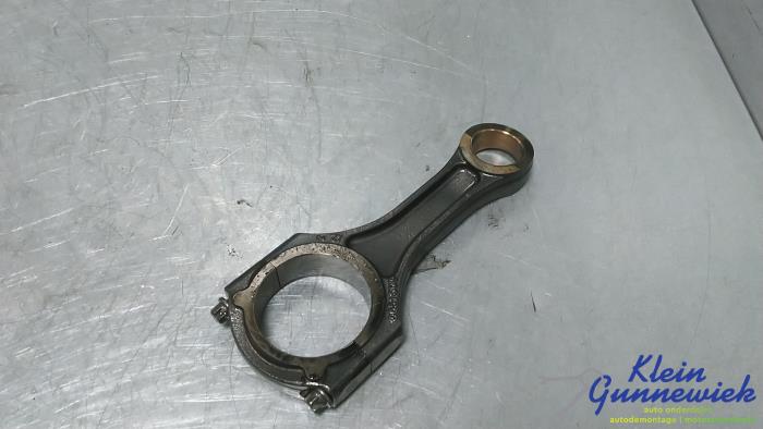 Usados Biela Mercedes C-Klasse Precio € 70,00 Norma de margen ofrecido por Klein Gunnewiek Autodemontage & Motorentechniek