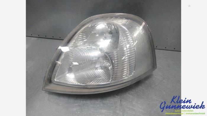 Używane Reflektor prawy Opel Movano Cena € 50,00 Procedura marży oferowane przez Klein Gunnewiek Autodemontage & Motorentechniek
