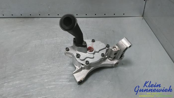 Używane Pompa oleju Volkswagen Golf Plus Cena € 65,00 Procedura marży oferowane przez Klein Gunnewiek Autodemontage & Motorentechniek