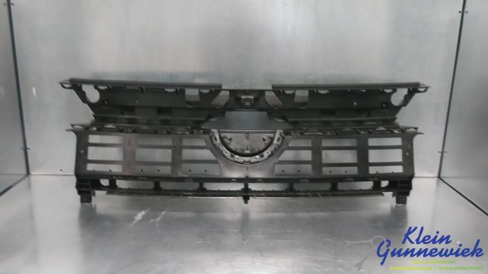 Używane Grill Volkswagen Multivan T7 Cena € 50,00 Procedura marży oferowane przez Klein Gunnewiek Autodemontage & Motorentechniek