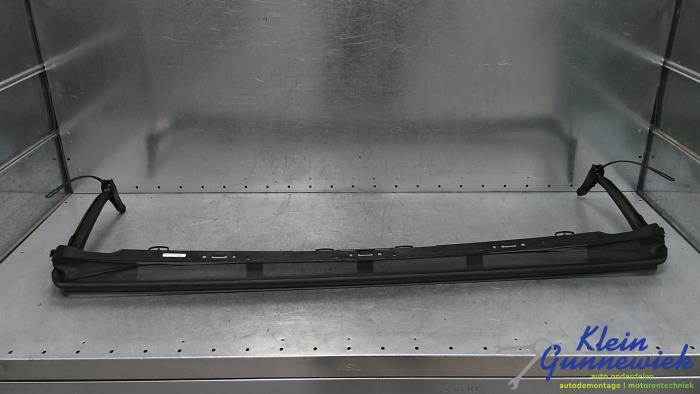 Używane Owiewka Mercedes EQS Cena € 125,00 Procedura marży oferowane przez Klein Gunnewiek Autodemontage & Motorentechniek