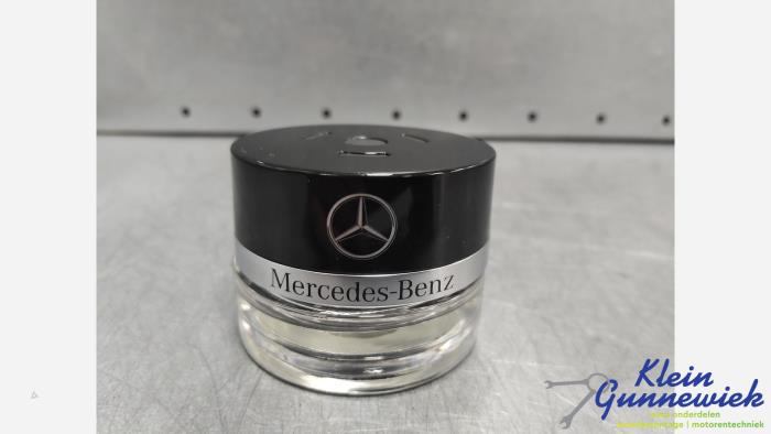 Używane Rózne Mercedes EQS Cena € 30,00 Procedura marży oferowane przez Klein Gunnewiek Autodemontage & Motorentechniek