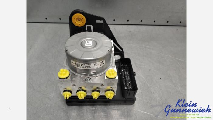 Usagé Pompe ABS Volkswagen Golf Prix € 345,00 Règlement à la marge proposé par Klein Gunnewiek Autodemontage & Motorentechniek
