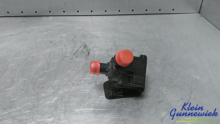 Używane Pompa wodna Volkswagen Tiguan Cena € 45,00 Procedura marży oferowane przez Klein Gunnewiek Autodemontage & Motorentechniek
