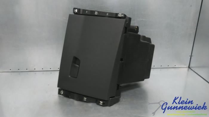 Begagnade Handskfack Renault Clio Pris € 70,00 Marginaltabell erbjuds av Klein Gunnewiek Autodemontage & Motorentechniek