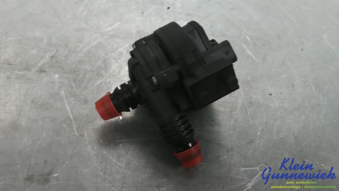 Begagnade Vattenpump BMW XM Pris € 75,00 Marginaltabell erbjuds av Klein Gunnewiek Autodemontage & Motorentechniek