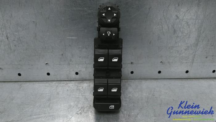 Usados Interruptor combinado de ventanillas Opel Corsa Precio € 50,00 Norma de margen ofrecido por Klein Gunnewiek Autodemontage & Motorentechniek