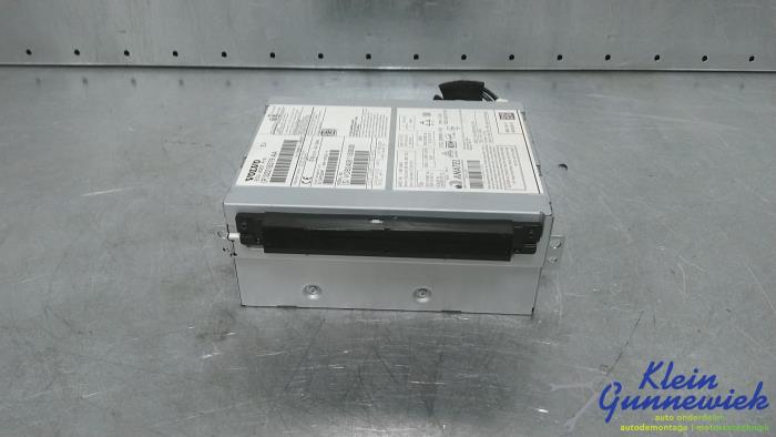 Używane System nawigacji Volvo V40 Cena € 126,00 Procedura marży oferowane przez Klein Gunnewiek Autodemontage & Motorentechniek
