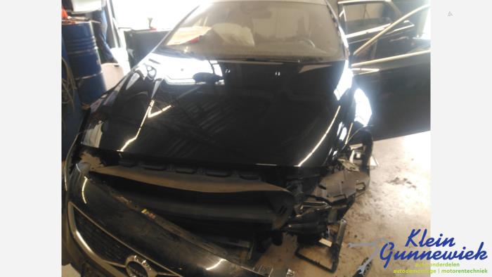 Używane Maska Volvo V40 Cena € 475,00 Procedura marży oferowane przez Klein Gunnewiek Autodemontage & Motorentechniek