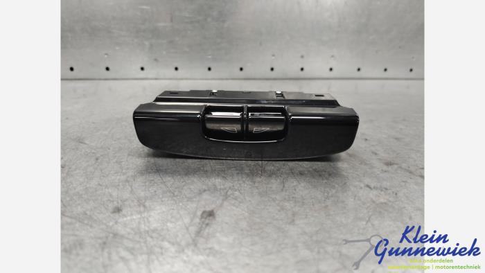 Usados Interruptor combinado de ventanillas Volvo EX30 Precio € 35,00 Norma de margen ofrecido por Klein Gunnewiek Autodemontage & Motorentechniek