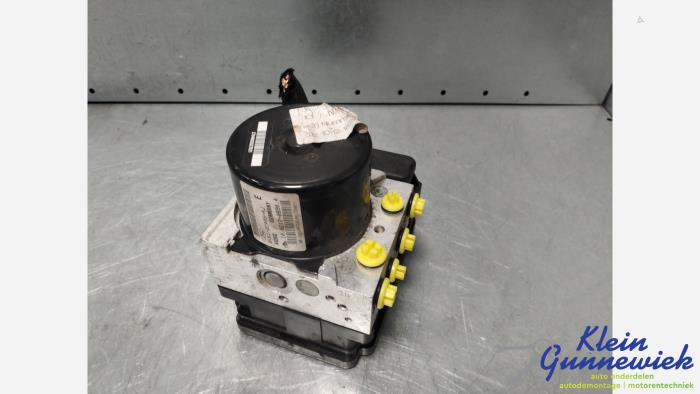 Usagé Pompe ABS Ford Focus Prix € 72,00 Règlement à la marge proposé par Klein Gunnewiek Autodemontage & Motorentechniek