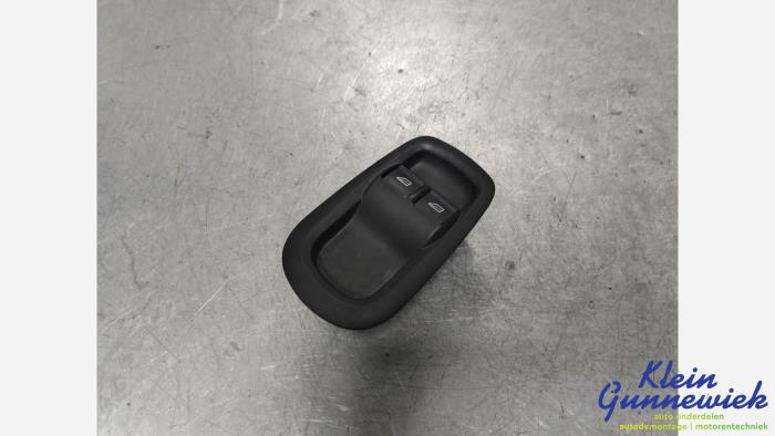 Usados Interruptor combinado de ventanillas Ford Transit Custom Precio € 40,00 Norma de margen ofrecido por Klein Gunnewiek Autodemontage & Motorentechniek
