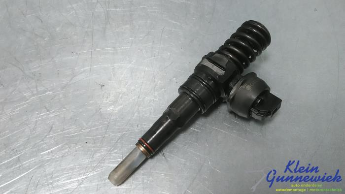 Używane Wtryskiwacz (Diesel) Volkswagen Caddy Cena € 150,00 Procedura marży oferowane przez Klein Gunnewiek Autodemontage & Motorentechniek