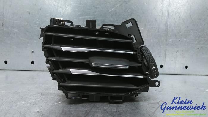 Begagnade Luftmunstycke, instrumentbräda Ford Focus Pris € 35,00 Marginaltabell erbjuds av Klein Gunnewiek Autodemontage & Motorentechniek