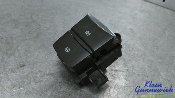 Używane Przelacznik hamulca postojowego Ford Focus Cena € 25,00 Procedura marży oferowane przez Klein Gunnewiek Autodemontage & Motorentechniek