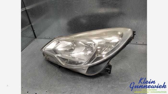 Używane Reflektor lewy Opel Corsa Cena € 85,00 Procedura marży oferowane przez Klein Gunnewiek Autodemontage & Motorentechniek