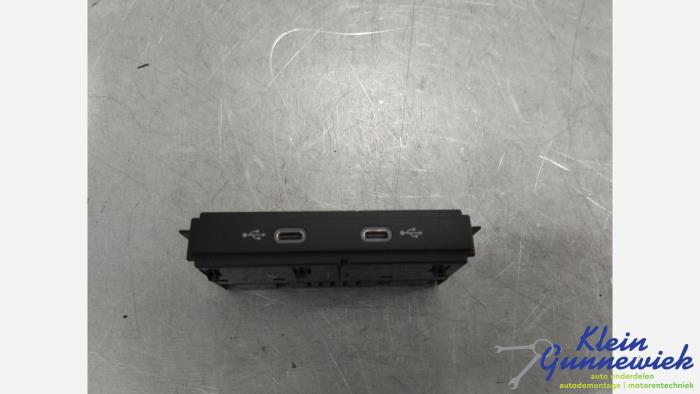 Używane Zlacze AUX/USB Cupra Leon Cena € 20,00 Procedura marży oferowane przez Klein Gunnewiek Autodemontage & Motorentechniek
