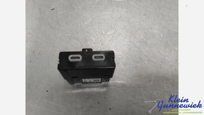 Używane Zlacze AUX/USB Cupra Leon Cena € 20,00 Procedura marży oferowane przez Klein Gunnewiek Autodemontage & Motorentechniek