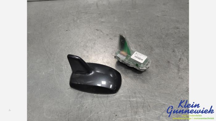 Używane Antena GPS Mercedes ML-Klasse Cena € 35,00 Procedura marży oferowane przez Klein Gunnewiek Autodemontage & Motorentechniek