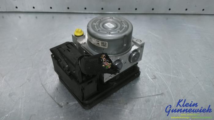 Begagnade ABS-pump Ford Focus Pris € 295,00 Marginaltabell erbjuds av Klein Gunnewiek Autodemontage & Motorentechniek