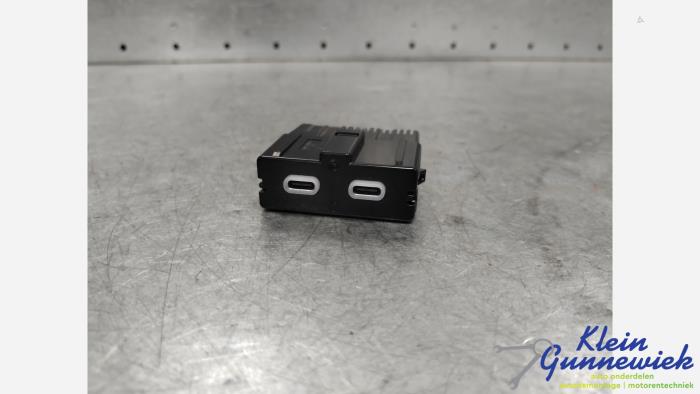 Używane Zlacze AUX/USB Cupra Formentor Cena € 20,00 Procedura marży oferowane przez Klein Gunnewiek Autodemontage & Motorentechniek