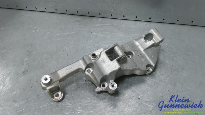 Usagé Support dynamo bas Opel Corsa Prix € 30,00 Règlement à la marge proposé par Klein Gunnewiek Autodemontage & Motorentechniek