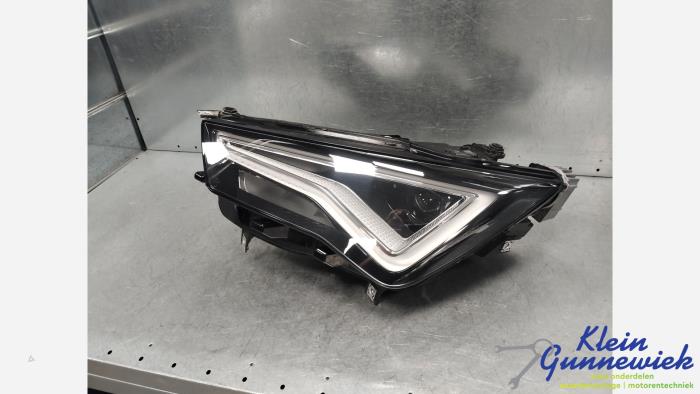 Używane Reflektor lewy Seat Ateca Cena € 495,00 Procedura marży oferowane przez Klein Gunnewiek Autodemontage & Motorentechniek