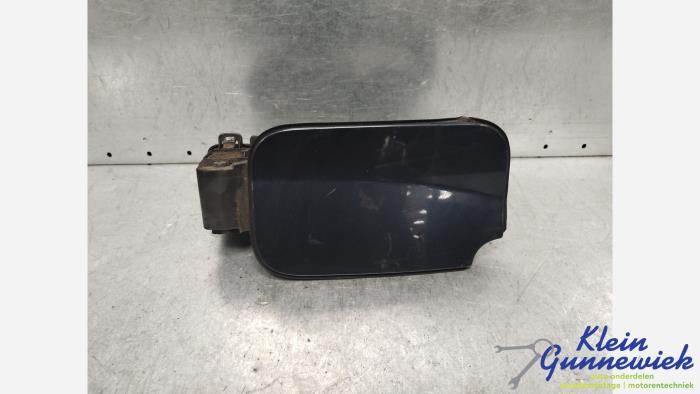 Fuel tank cap trim