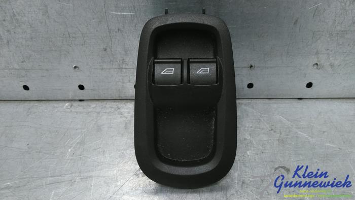 Usados Interruptor combinado de ventanillas Ford Transit Custom Precio € 40,00 Norma de margen ofrecido por Klein Gunnewiek Autodemontage & Motorentechniek