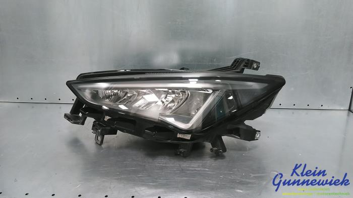 Używane Reflektor lewy Cupra Born Cena € 695,00 Procedura marży oferowane przez Klein Gunnewiek Autodemontage & Motorentechniek