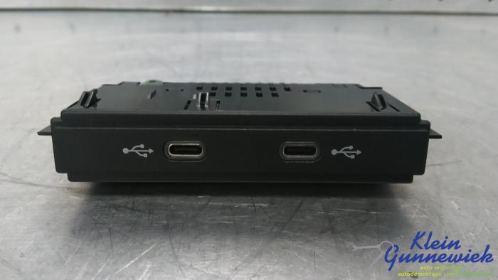 Używane Zlacze AUX/USB Seat Leon Cena € 20,00 Procedura marży oferowane przez Klein Gunnewiek Autodemontage & Motorentechniek