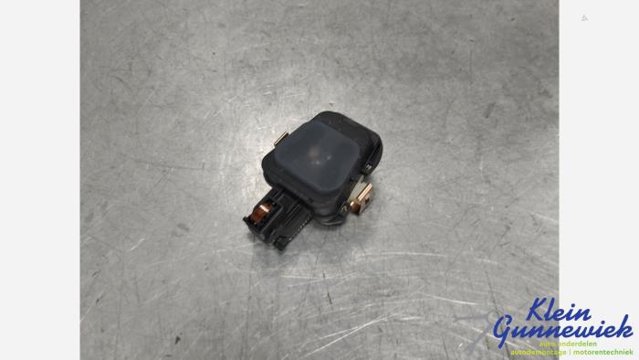 Begagnade Regnsensor Mercedes C-Klasse Pris € 42,00 Marginaltabell erbjuds av Klein Gunnewiek Autodemontage & Motorentechniek
