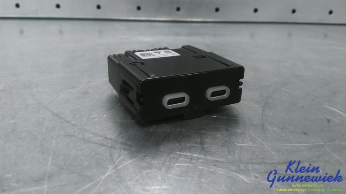 Używane Zlacze AUX/USB Seat Leon Cena € 20,00 Procedura marży oferowane przez Klein Gunnewiek Autodemontage & Motorentechniek