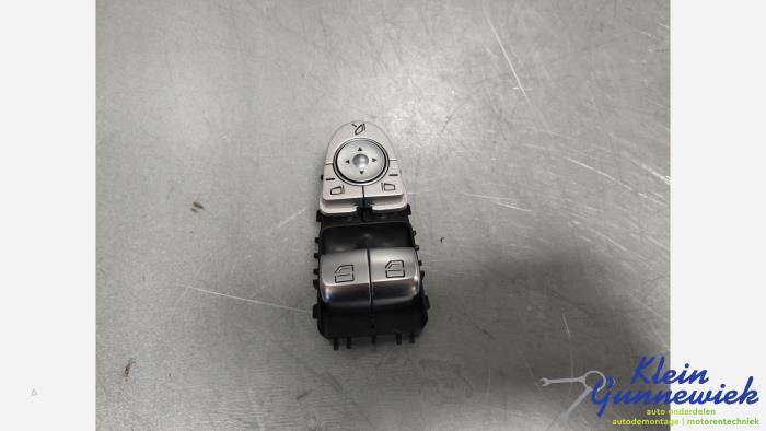 Usados Interruptor combinado de ventanillas Mercedes C-Klasse Precio € 40,00 Norma de margen ofrecido por Klein Gunnewiek Autodemontage & Motorentechniek