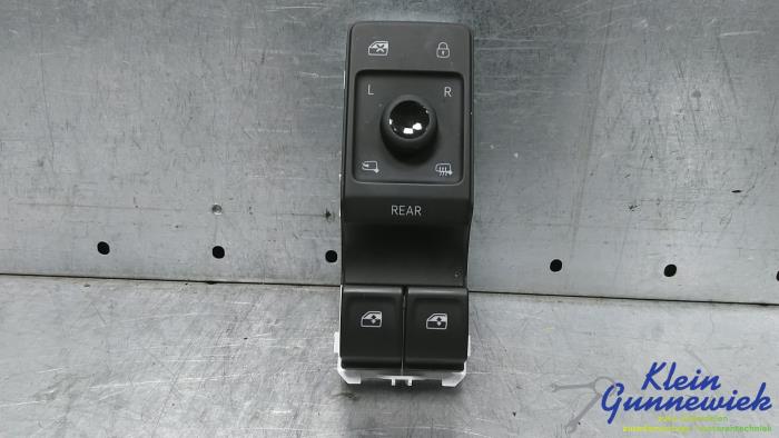 Usados Interruptor combinado de ventanillas Cupra Born Precio € 44,00 Norma de margen ofrecido por Klein Gunnewiek Autodemontage & Motorentechniek